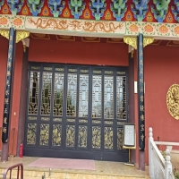 泾县佛宝寺仿古铝艺门窗落地实拍效果
