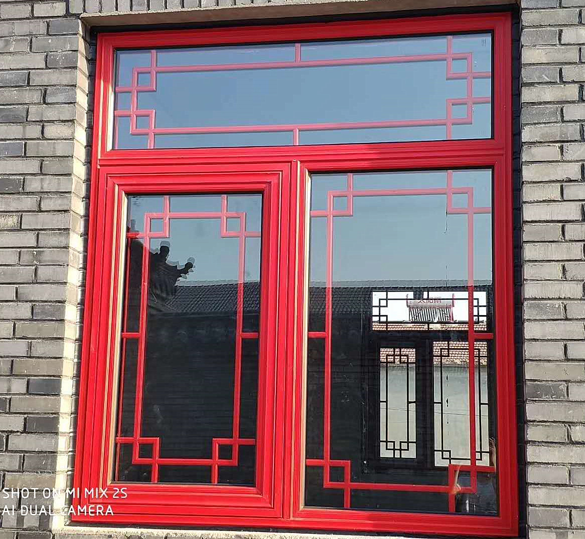 河北四合院红色中式门窗