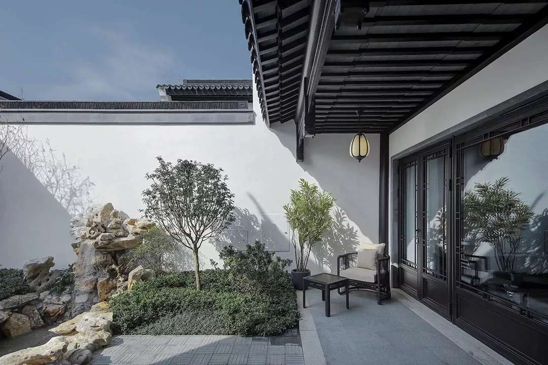 中式庭院大玻璃门窗